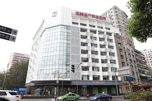 成都團(tuán)圓口腔種牙靠譜嗎？進(jìn)口種植牙對比+醫(yī)生經(jīng)驗(yàn)+術(shù)后反饋分享